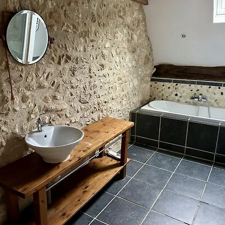 Maison En Pierre Dans Un Petit Village De Dordogne Saint-Georges-de-Monclard