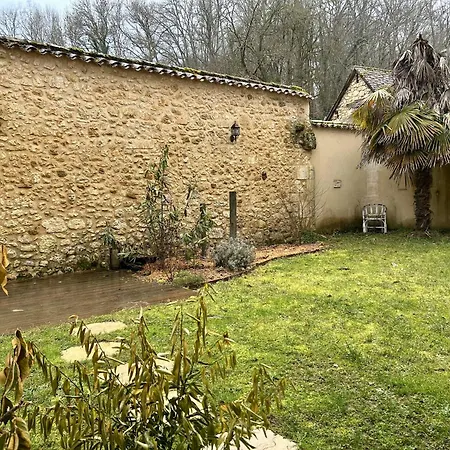 Maison En Pierre Dans Un Petit Village De Dordogne Saint-Georges-de-Monclard