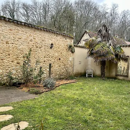 Maison En Pierre Dans Un Petit Village De Dordogne