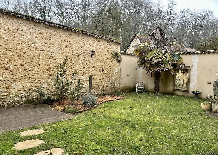 Maison En Pierre Dans Un Petit Village De Dordogne