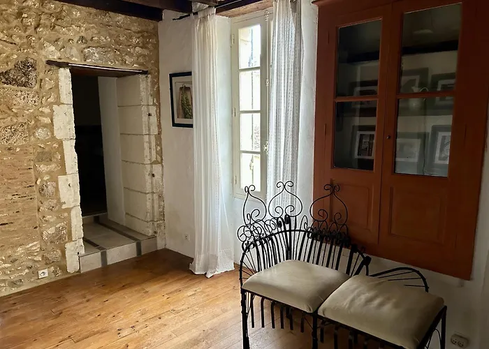 Maison En Pierre Dans Un Petit Village De Dordogne Saint-Georges-de-Monclard